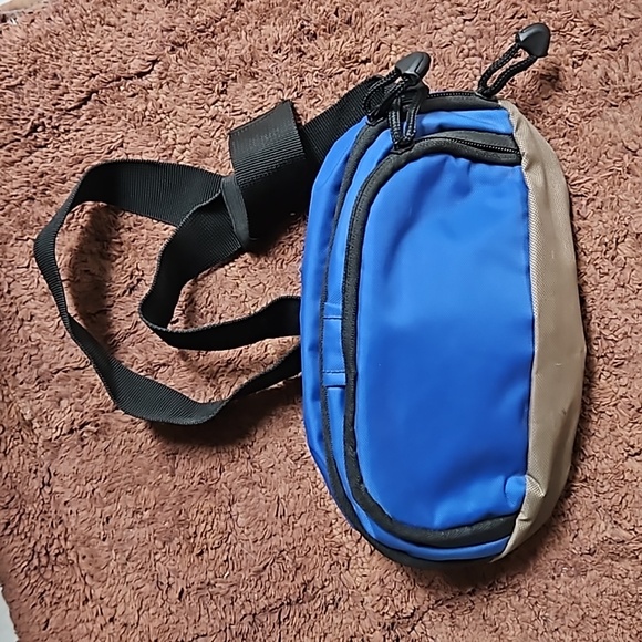 Ultimate Direction,  waist pack and sport water holder - Picture 3 of 4